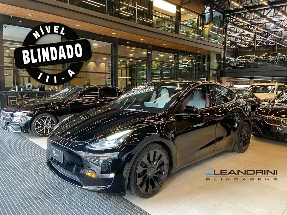 Foto de um tesla model y