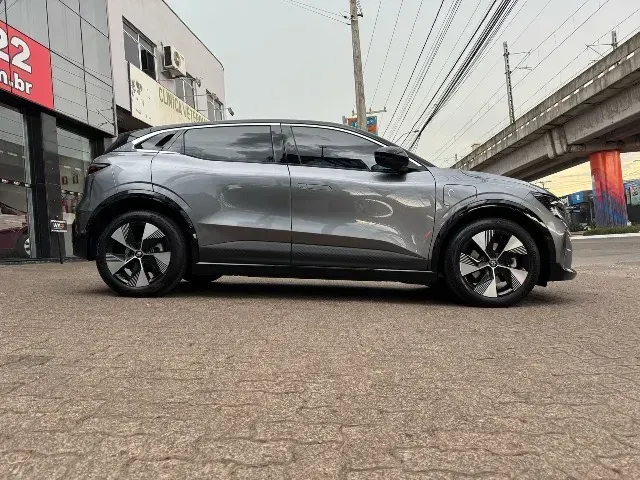 Foto de um renault megane e-tech electric