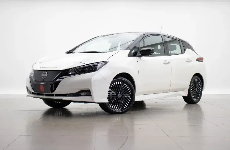 Foto de um nissan leaf