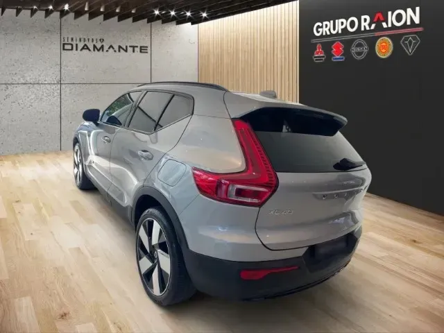 Foto de um volvo xc40 recharge
