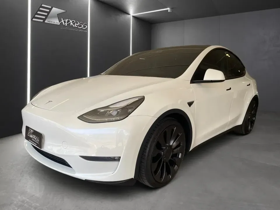 Foto de um tesla model y