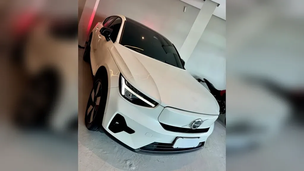 Foto de um volvo c40 recharge