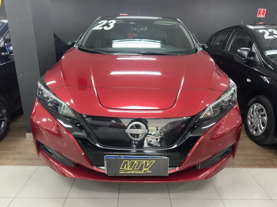 Foto de um nissan leaf