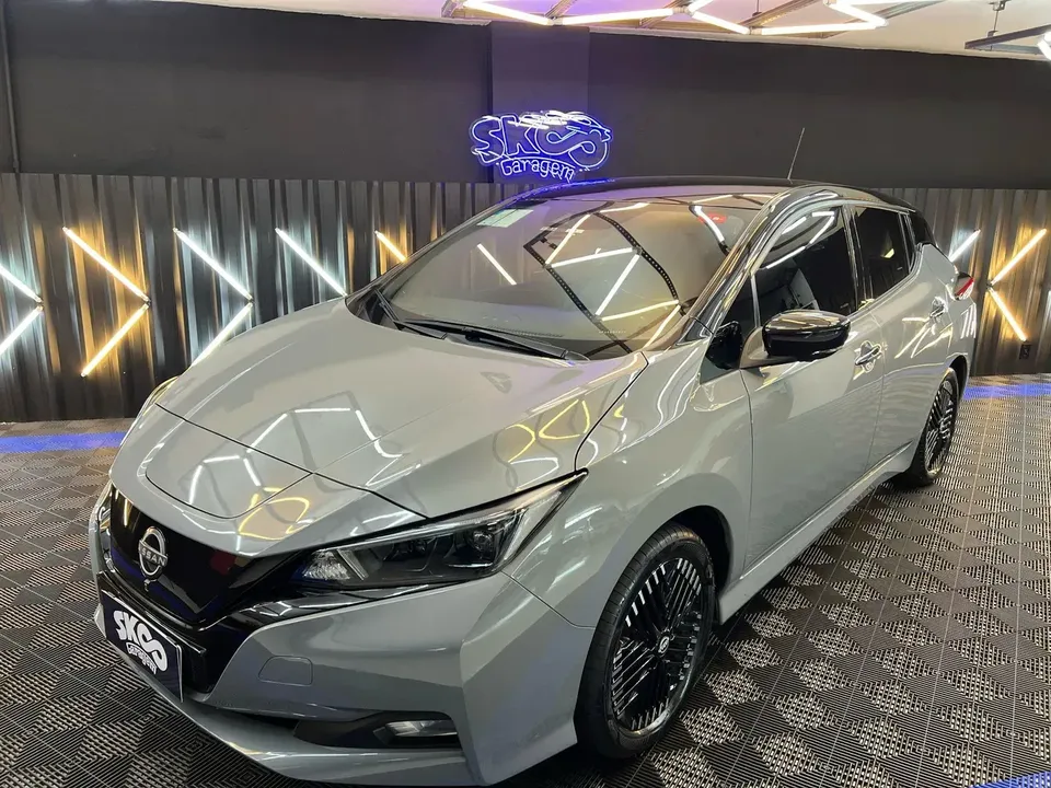 Foto de um nissan leaf