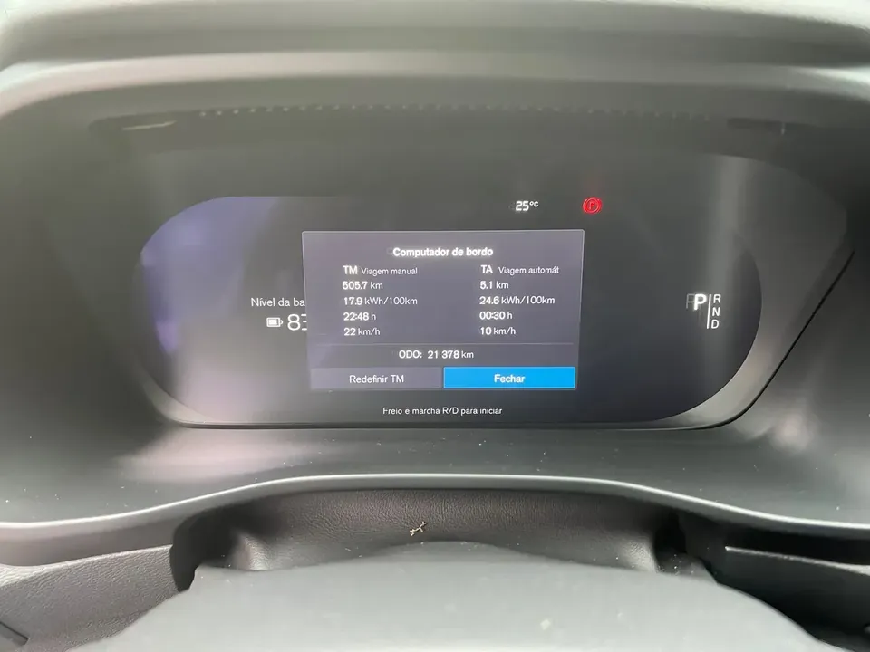 Foto de um volvo xc40 recharge