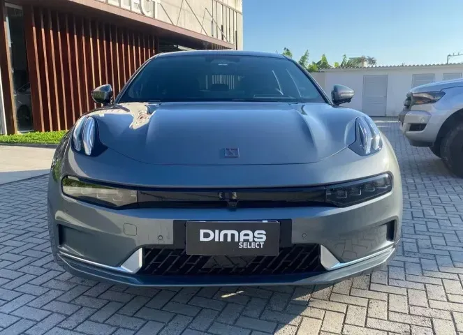 Foto de um zeekr 001