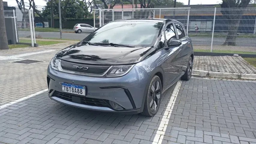 Foto de um byd dolphin plus