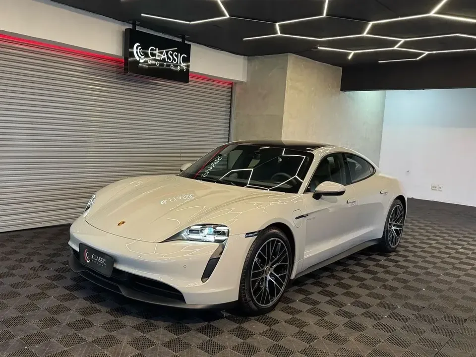 Foto de um porsche taycan