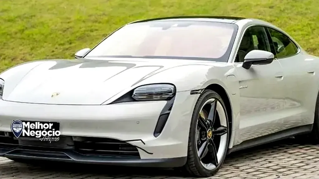 Foto de um porsche taycan