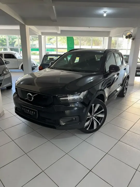 Foto de um volvo xc40 recharge