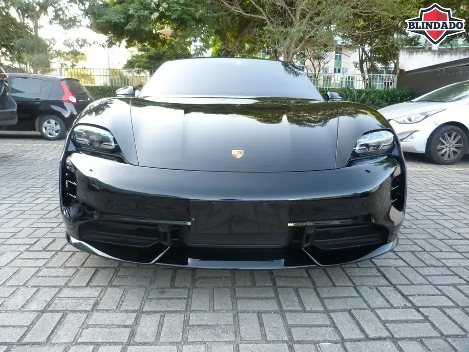 Foto de um porsche taycan