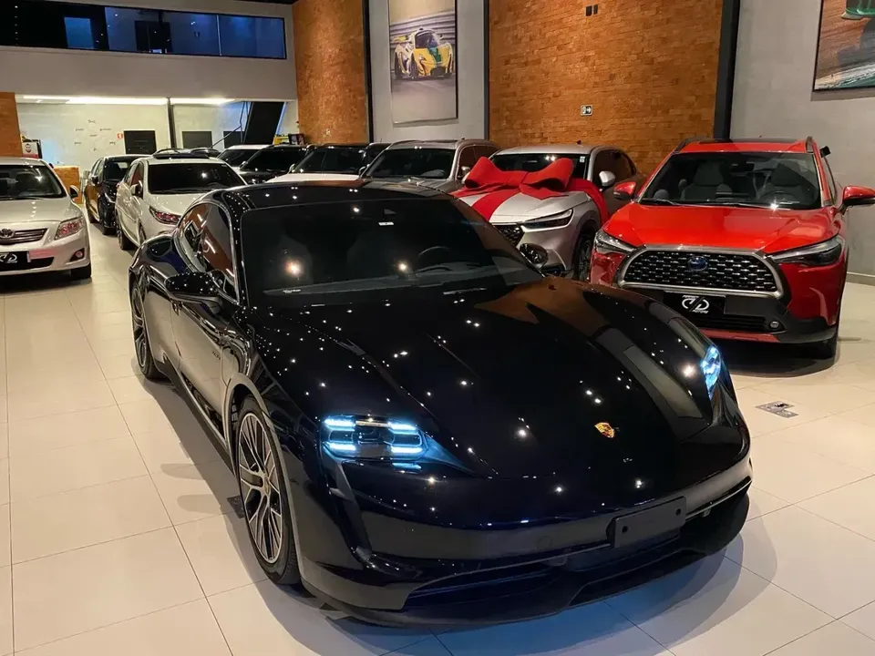Foto de um porsche taycan