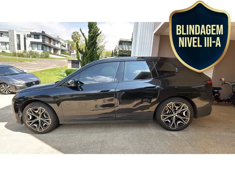 Foto de um bmw ix