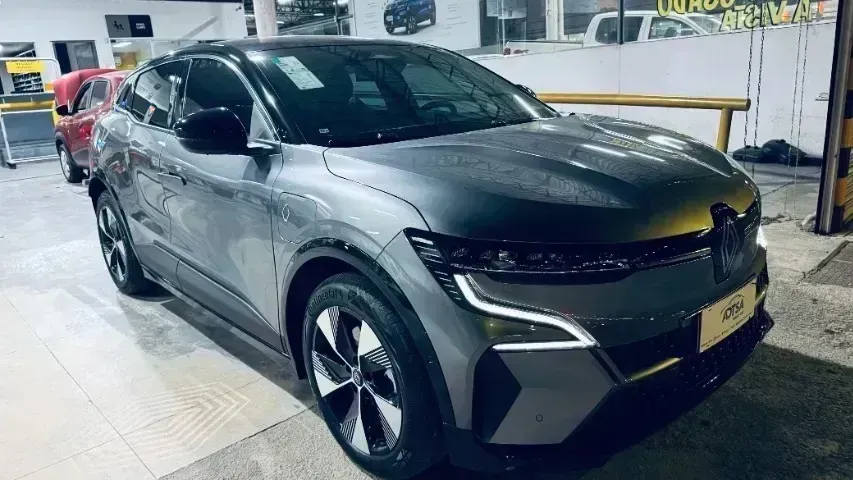 Foto de um renault megane e-tech electric