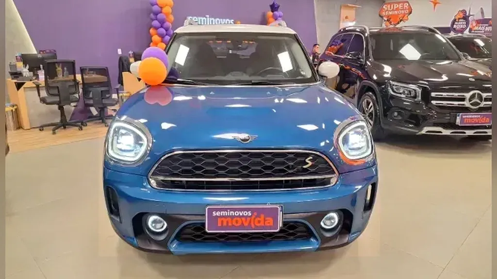 Foto de um mini countryman se all4