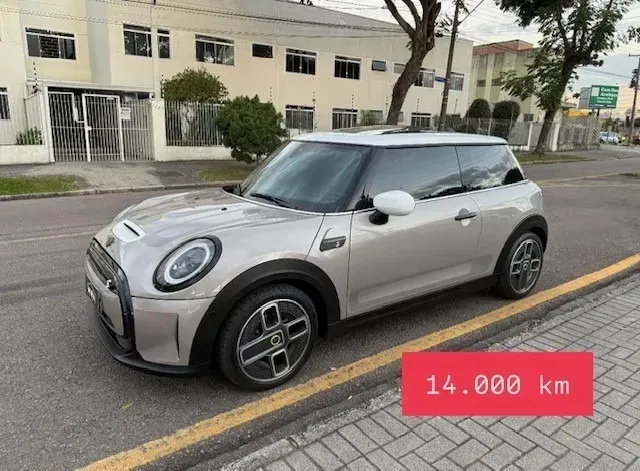 Foto de um mini cooper se