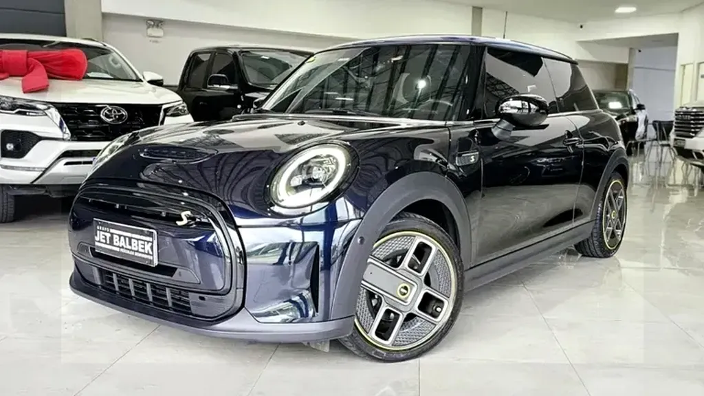 Foto de um mini cooper se