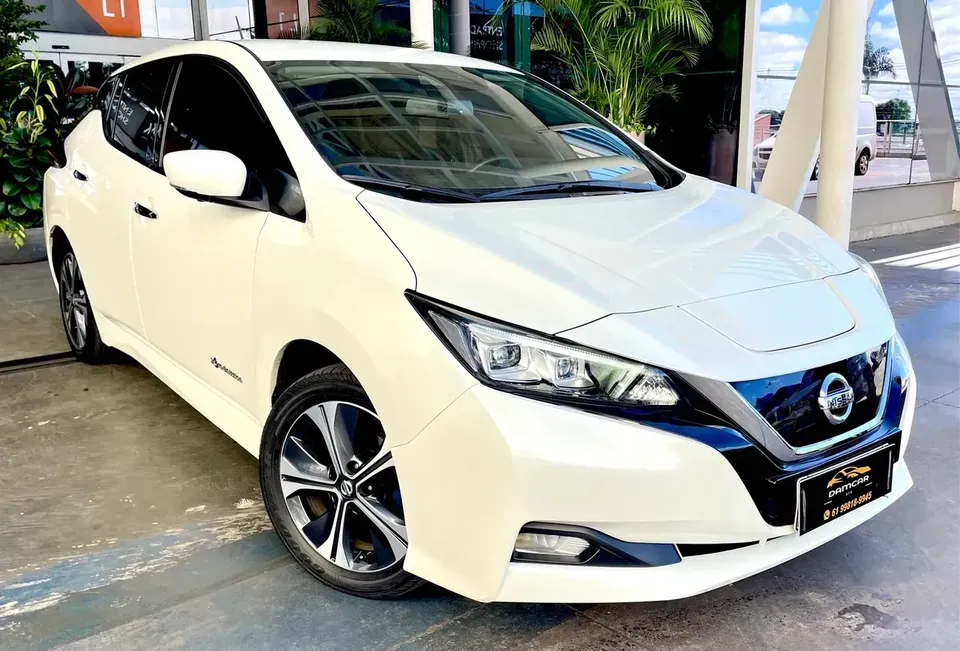 Foto de um nissan leaf