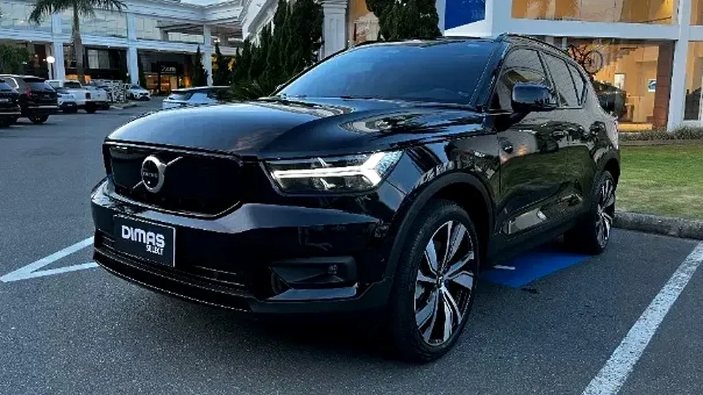 Foto de um volvo xc40 recharge
