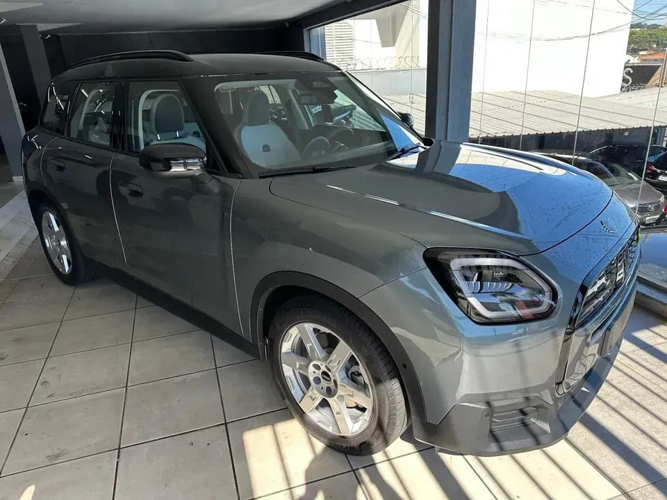 Foto de um mini countryman se all4