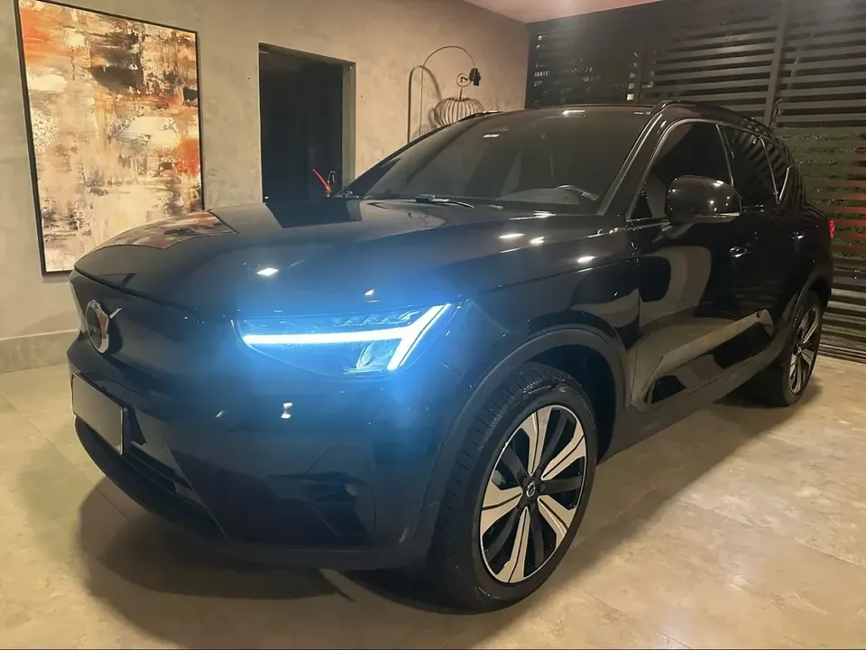 Foto de um volvo xc40 recharge