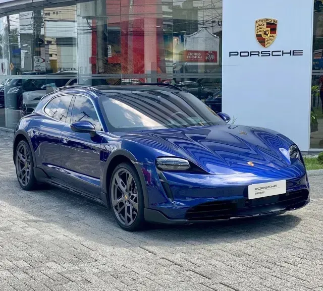 Foto de um porsche taycan