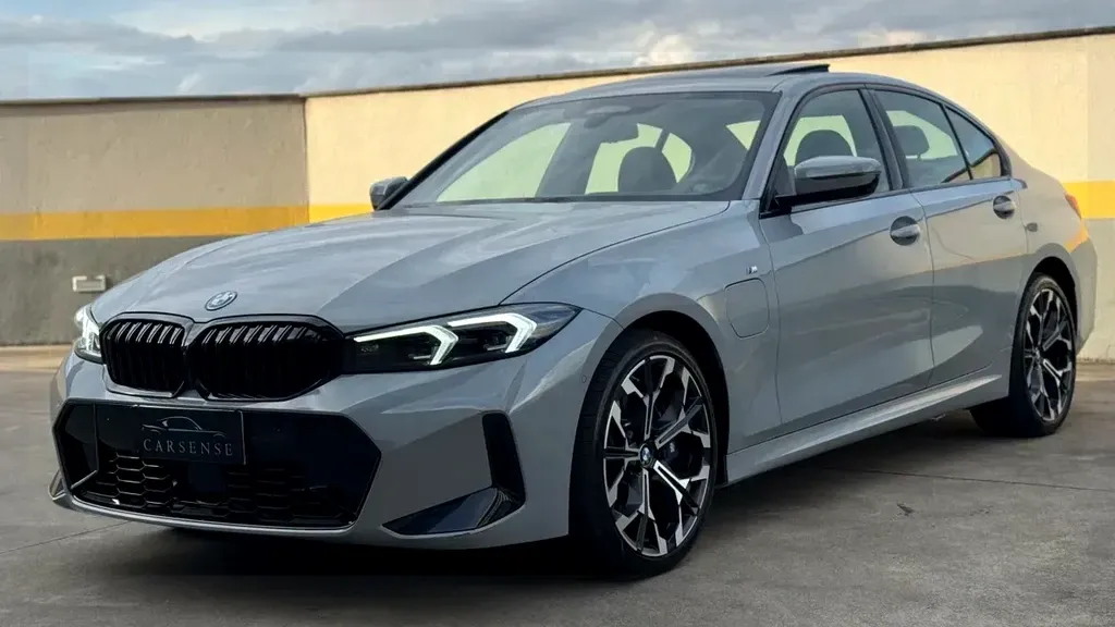 BMW 330e Plug-in Hybrid