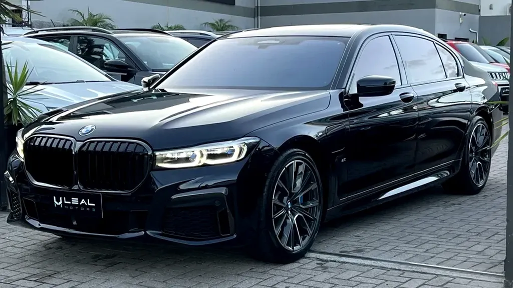 BMW 745e Plug-in Hybrid