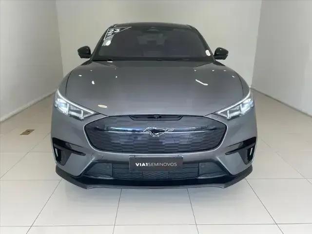 Foto de um ford mustang mach-e