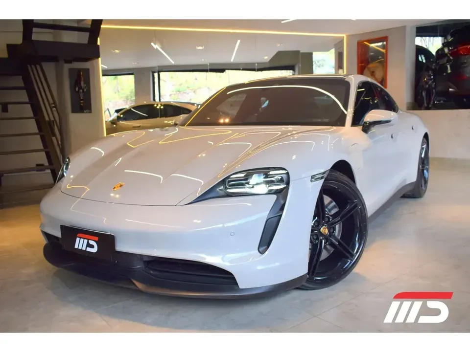 Foto de um porsche taycan