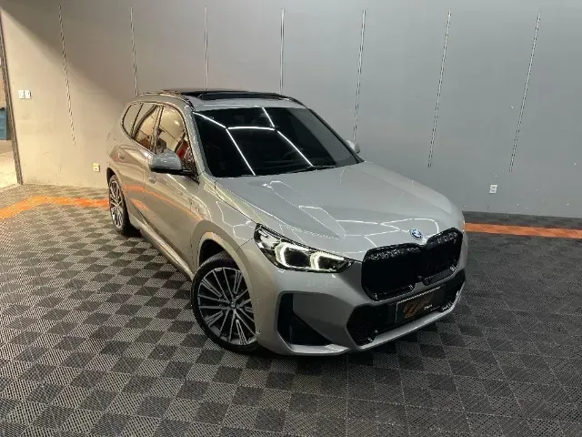 Foto de um bmw ix1
