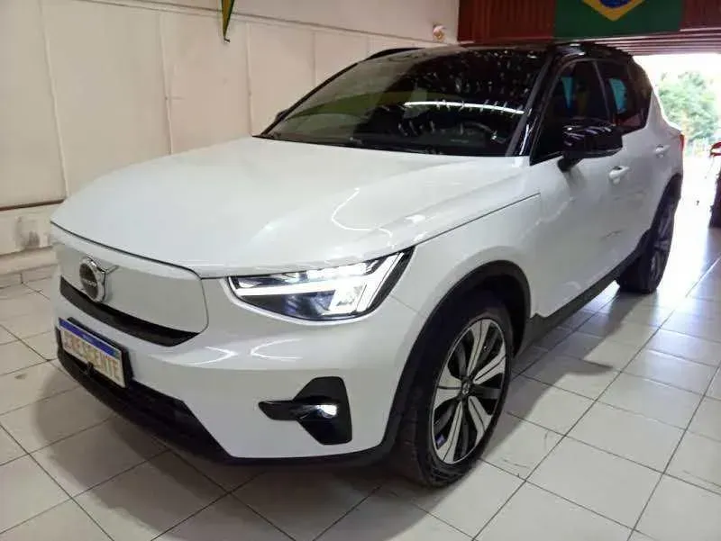 Foto de um volvo xc40 recharge