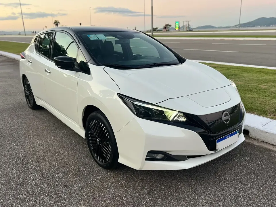 Foto de um nissan leaf