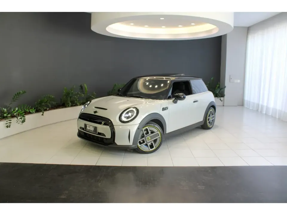 Foto de um mini cooper se
