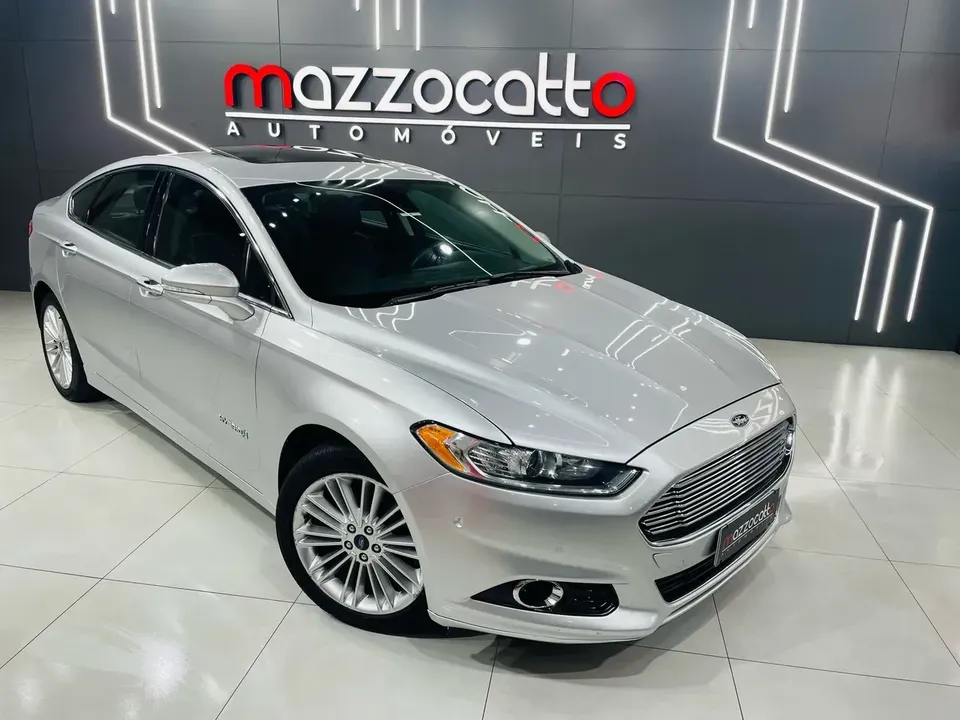 Foto de um ford fusion plug-in hybrid