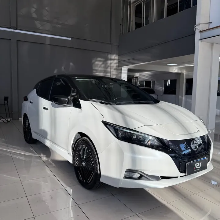 Foto de um nissan leaf