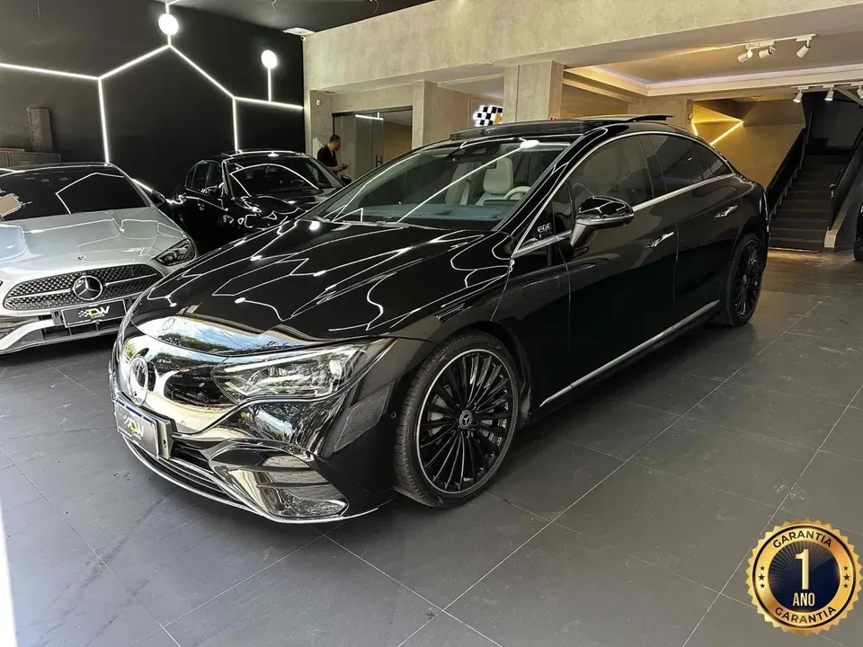 Foto de um mercedes eqe 300