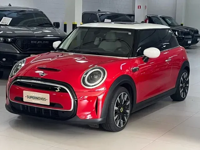 Foto de um mini cooper se
