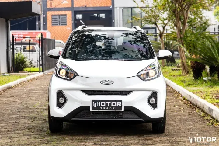 Foto de um chery e5