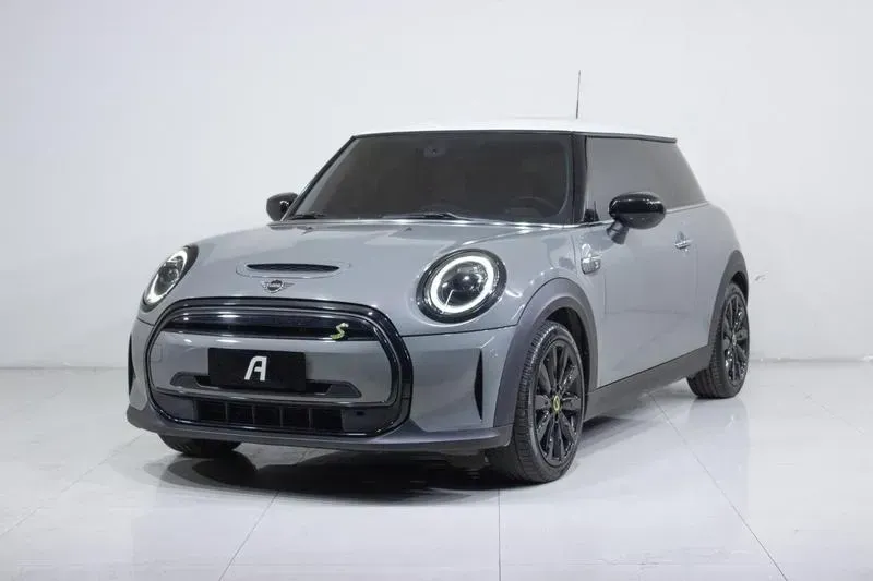 Foto de um mini cooper se