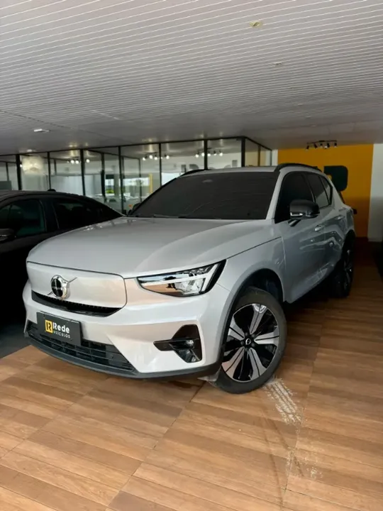 Foto de um volvo xc40 recharge