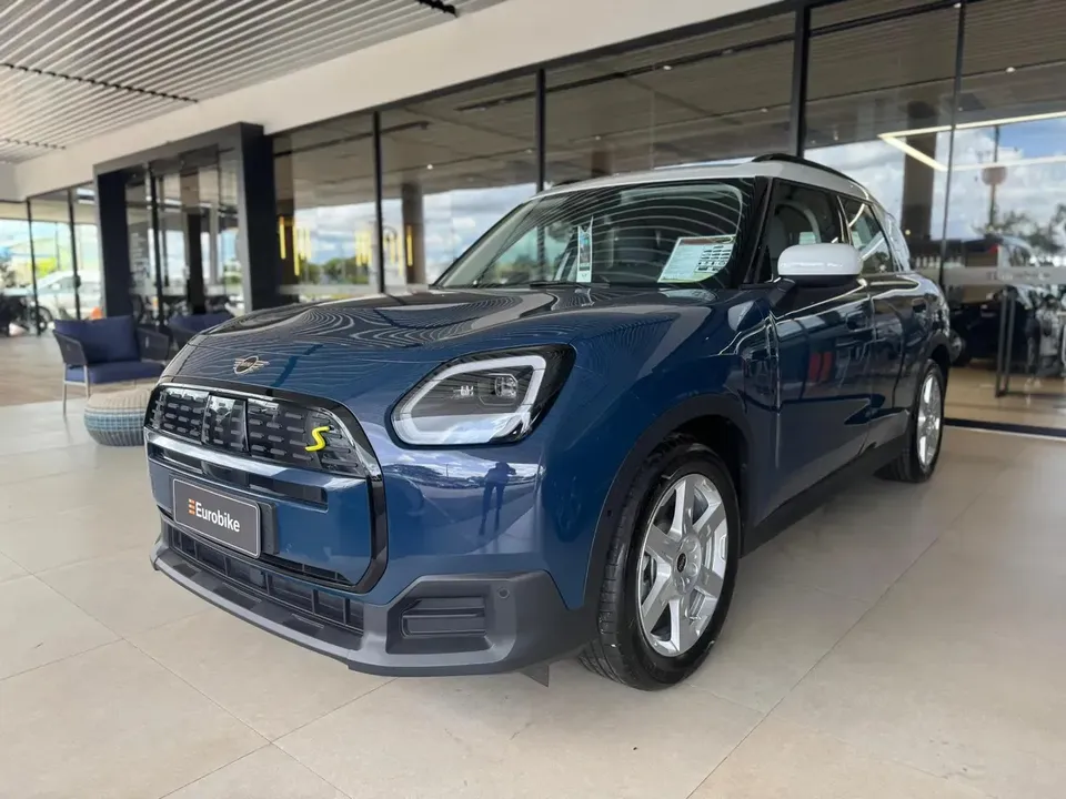 Foto de um mini countryman se all4