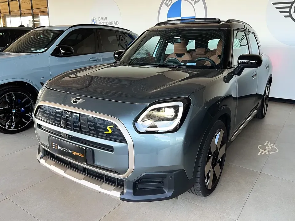 Foto de um mini countryman se all4