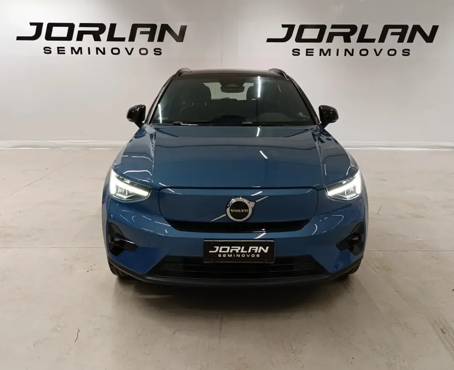 Foto de um volvo xc40 recharge