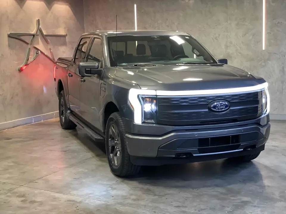 Foto de um ford f-150 lightning