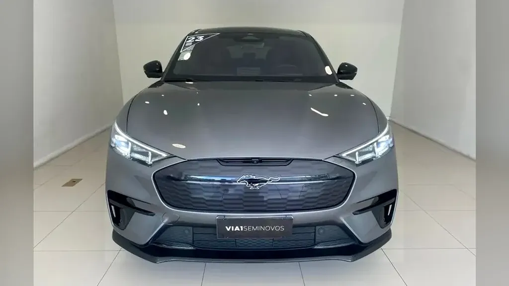 Foto de um ford mustang mach-e