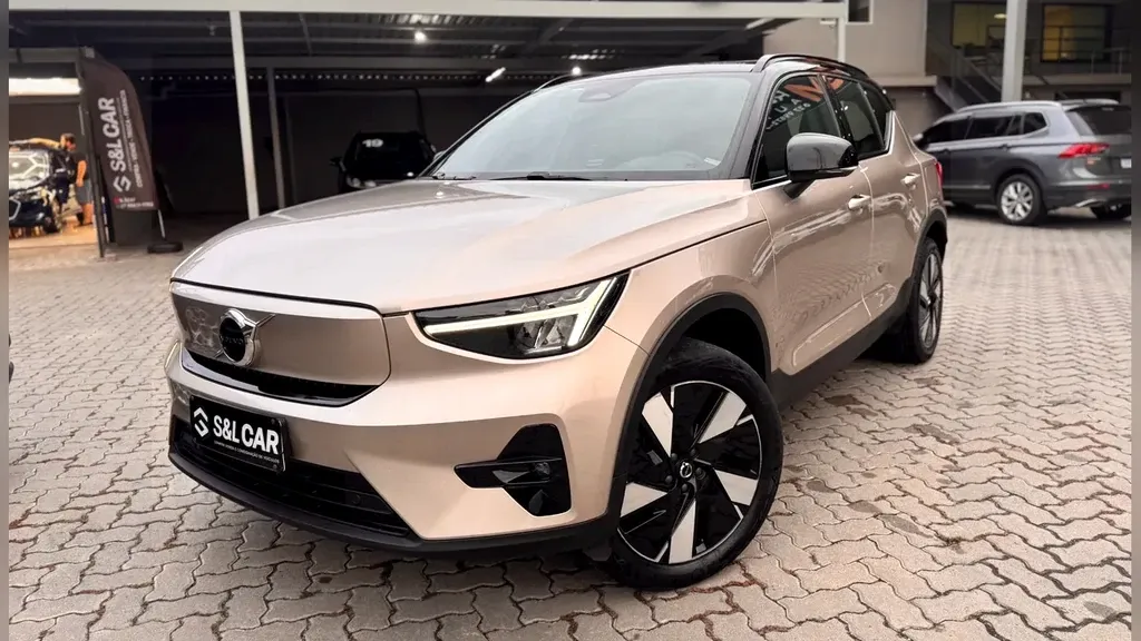Foto de um volvo xc40 recharge