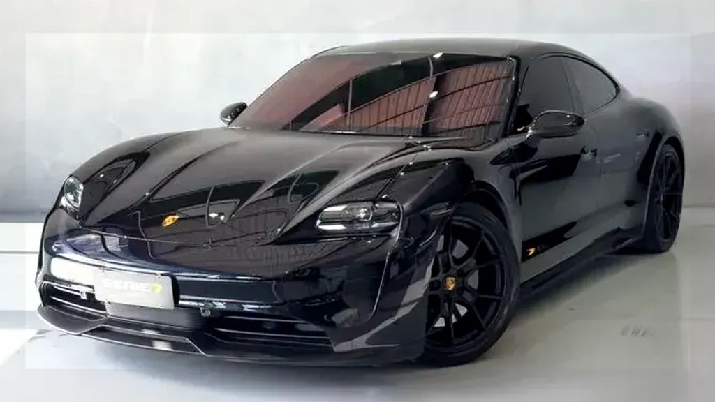Foto de um porsche taycan