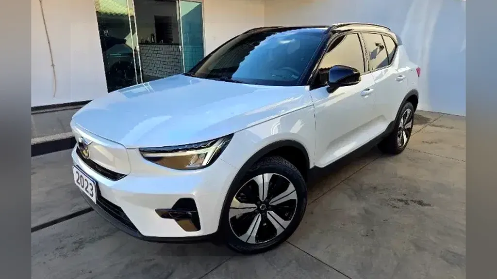 Foto de um volvo xc40 recharge