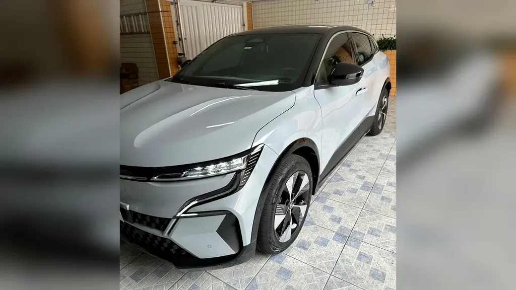 Foto de um renault megane e-tech electric